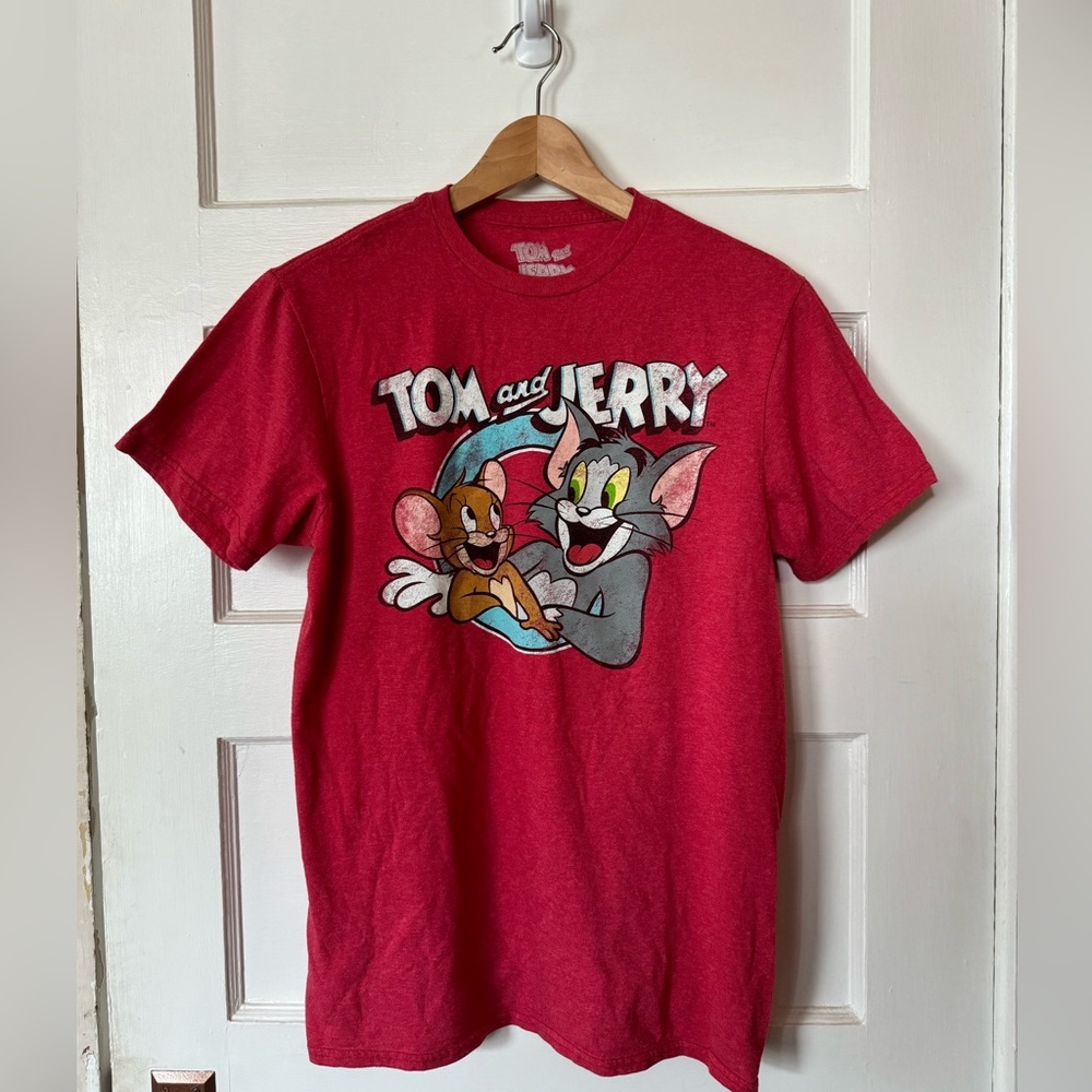 Tom and Jerry red t-shirt size Medium